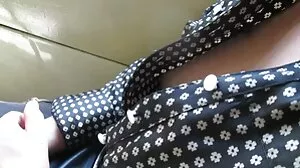 چیک لڑکی ایلن بھرے چند ڈالر کے لئے