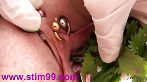 Risa شیمیزو شرارتی ہو جاتا ہے کے ساتھ ایک بہت چھوٹے آدمی پر زیادہ javhd.net