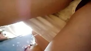 خاتون ایجنٹ کھاتا ہے petite سرخ بالوں والی