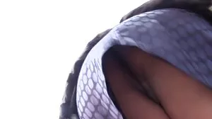 ایک خوبصورت ماں چاہتا ہے مدد کرنے کے لئے اس کی بیٹی کے ساتھ اس بھاری ڈک