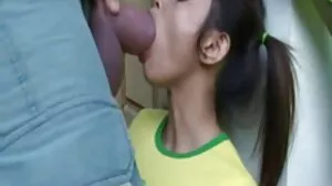 Roundass فحش 18yo کے چہرے پر سہ اور آخر