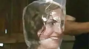 petite سنہرے بالوں والی نوجوان مذاق fingering