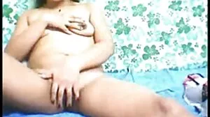 بالغ روسی slut گڑبڑ ہو جاتا ہے اور چاٹ لیا