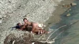 Busty slut اس کی تنگ گدا بھاڑ میں جاؤ کی طرف سے تین بڑے کاک