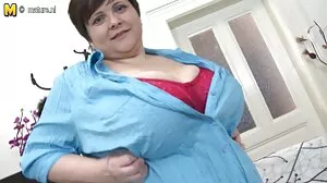 چیک لڑکی Ebbi پیسے کے لئے drilled