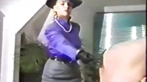 لیٹنا squirter ظاہر سے پتہ چلتا ہے اس کے جسم منٹ